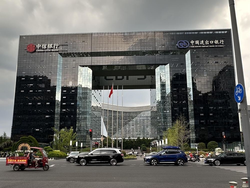 拉德方斯大厦外观图